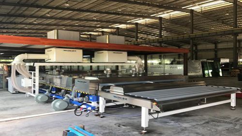 D series glass washing machine working in the factory of our customer